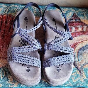 Skechers size 9 blue sandals with stretchy straps, very comfy